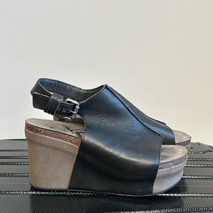 OTBT Jaunt Leather Wedge Size 8!